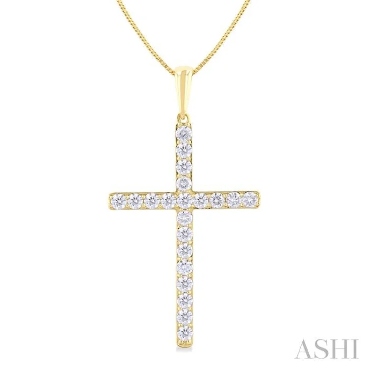 1/2 ctw Round Cut Diamond Prong Set 1-Inch Plate Cross Pendant With Chain in 14K Yellow Gold