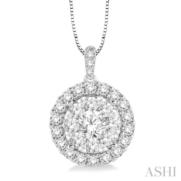 1 Ctw Round Cut Diamond Lovebright Pendant in 14K White Gold with Chain