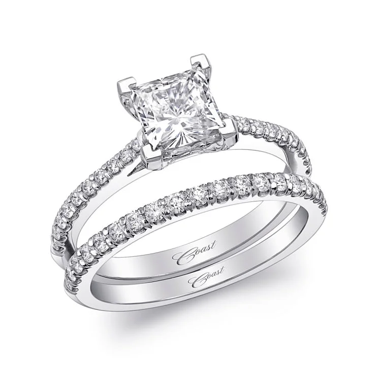 14 KT Engagement ring in White Gold