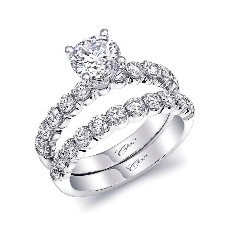 14 KT Engagement ring in White Gold