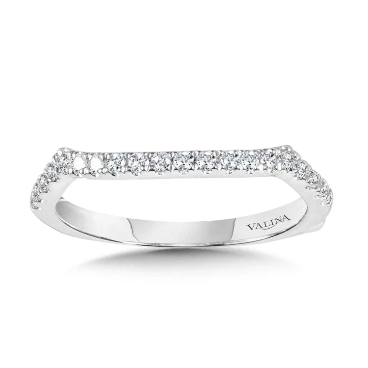 This true-fit matching wedding band is as perfect of a match for its engagement ring as you are for the one you love.