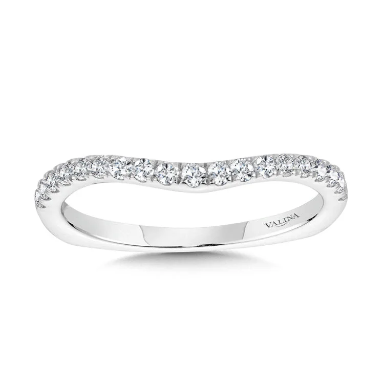 This true-fit matching wedding band is as perfect of a match for its engagement ring as you are for the one you love.