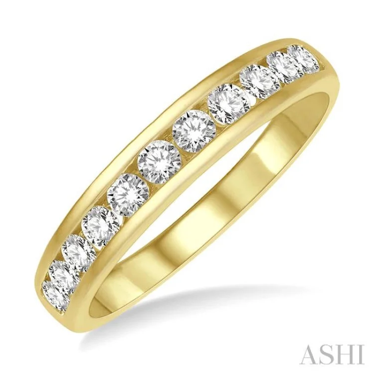 1/2 ctw Channel Set 11 Stone Round Cut Diamond Wedding Band in 14K Yellow Gold