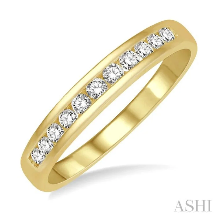 1/4 ctw Channel Set 11 Stone Round Cut Diamond Wedding Band in 14K Yellow Gold