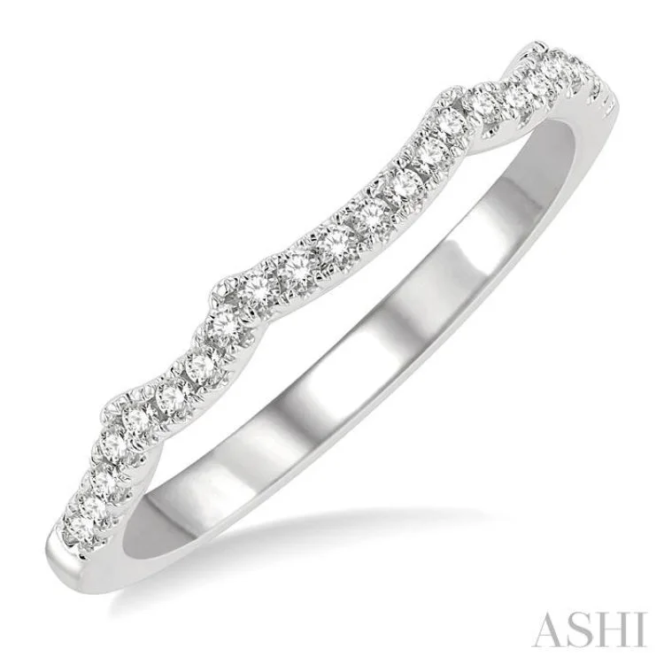 1/6 Ctw Triple Curve Round Cut Diamond Wedding Band in 14K White Gold