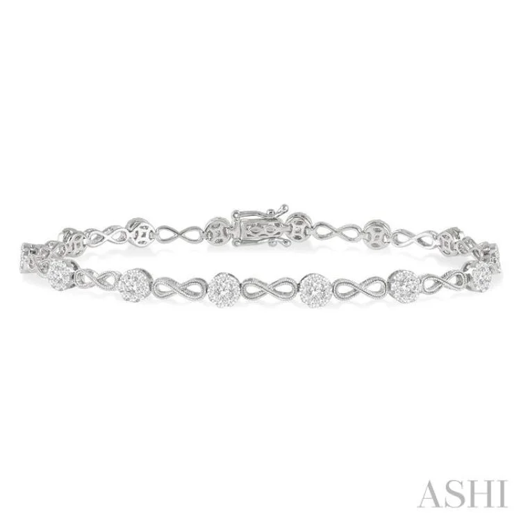 1 1/2 ctw Lovebright Round Cut Diamond Infinity Link Bracelet in 14K White Gold