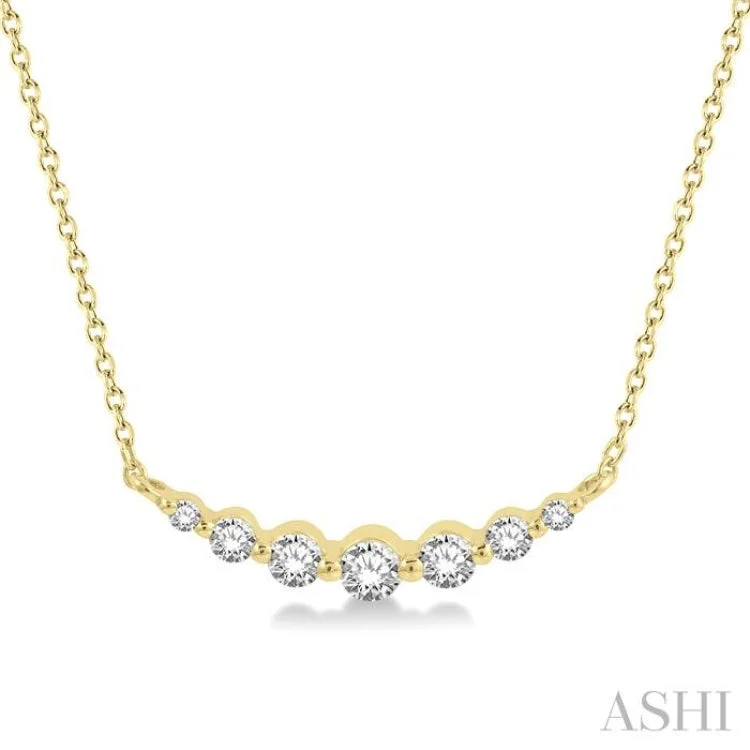 1/4 Ctw Diamond Smile Necklace in 14K Yellow Gold